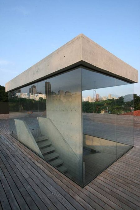 roof terrace of the Loducca building in São Paulo by Triptyque Case Sotterranee, Chef House, Homes Architecture, Sky Lounge, Detail Arsitektur, Concrete Staircase, Rooftop Design, Concrete Architecture, Stairs Architecture