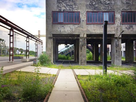 Gallery of A Photographic Journey Through Zollverein: Post-Industrial Landscape Turned Machine-Age Playground - 3 Post Industrial Landscape, Industrial Mechanics, Landscape Urbanism, Bridge Landscape, Ontario Place, Industrial Landscape, Industrial Garden, Ecology Design, Breathing Room