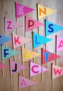 Baby Shower Mixto, Door Decorations College, Door Decs, Ra Ideas, Sweet Paper, Pennant Flags, How To Make Paper Flowers, Pennant Banners, Program Ideas