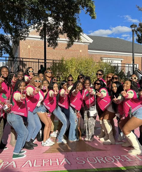 Black Sorority Girl Aesthetic, D9 Sorority Outfits, Aka Sorority Outfits, Aka Aesthetic, Alpha Kappa Alpha Clothing, Black Sorority, Sorority Pictures, Aka Sorority Gifts, Senior Portrait Outfits