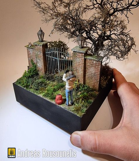 Halloween Diaroma, Diaroma Ideas, Halloween Miniatures, Canvas Painting Designs, Miniatures Tutorials, Miniature Crafts, Antique Lamps, Miniature Model, Plastic Model Kits