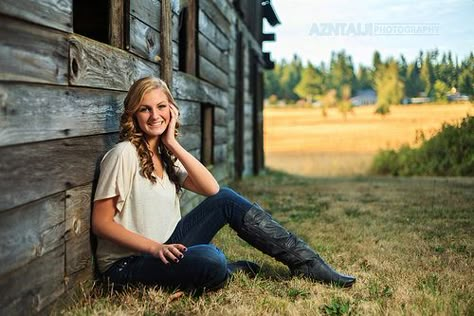 #Strobist - 2013 Sequim HS Senior Ashley! #beauty #photography #portrait Outside Senior Pictures, Senior Portraits Girl, Senior Portrait Poses, Senior Photo Poses, Pose Fotografi, Have Inspiration, Foto Tips, Senior Pictures Poses, Senior Poses