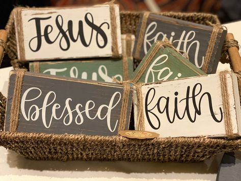 Wooden Block Signs, Wood Signs To Sell, Craft Fair Ideas To Sell Handmade, Wooden Board Signs, Wooden Blocks Decor Craft Ideas, Wooden Block Crafts, Spring Wood Crafts To Sell, Christian Craft Ideas, Wood Cricut