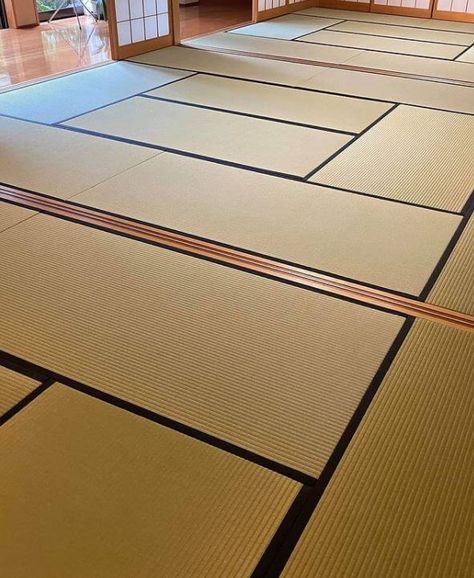 Japanese Floor Mat, Japanese Tatami Bedroom, Tatami Mat Living Room, Tatami Room Ideas, Tatami Mat Bedroom, Tatami Flooring, Japanese Flooring, Tatami Carpet, Japanese Carpet