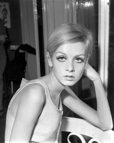 Belle de Jour Twiggy Haircut, Twiggy Hair, Evelyn Nesbit, Colleen Corby, 60s Hair, Crop Haircut, Jean Shrimpton, New Short Haircuts, Cool Short Hairstyles