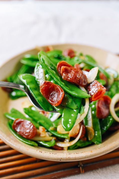 Lap Cheong Recipe, Recipes With Chinese Sausage, Snow Peas Recipe, Traditional Asian Dish, Lap Cheong, Chinese Menu, Wok Recipes, Asian Dish, Summer Snow