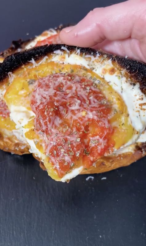 Burrata Pizza Toast, Toast With Burrata, Tartine Recipes, Pizza Toast Recipe, Burrata Pizza, Summertime Food, Pizza Toast, Toasted Crostini, Toast Pizza