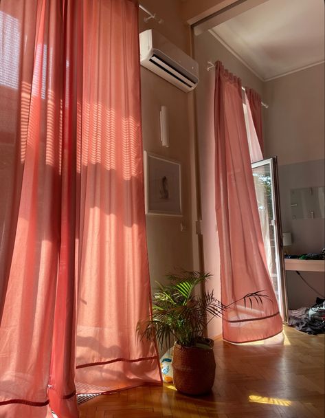 Bedroom With Curtain Wall, Coloured Curtains, Welcome To My House, Pinterest Room Decor, Dream Apartment, Home Look, Window Treatments, Home Interior Design, Beautiful Homes