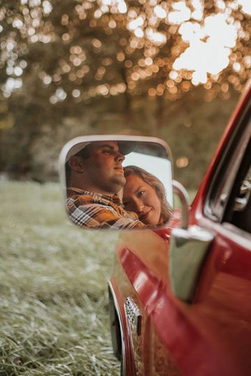 Country Couple Pictures, Cute Country Couples, Western Photoshoot, Cute Engagement Photos, Couple Engagement Pictures, Country Couples, Bridal Photo, Prom Poses, Engagement Pictures Poses