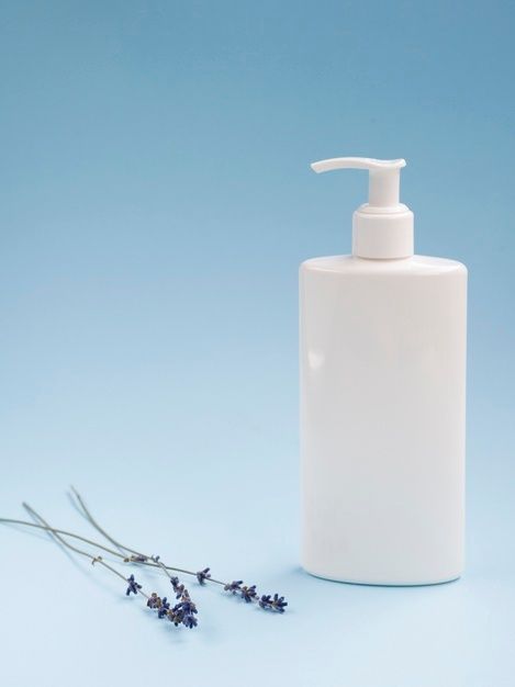 Lotion bottle mock-up next to lavender | Free Photo #Freepik #freephoto #hand #blue #bottle #mockup Design Mockup Free, Skin Care Packaging, Lotion Bottle, Blue Bottle, Elegant Man, Bottle Mockup, Cream Lotion, Hand Cream, Mockup Design