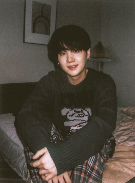 Min Yoongi Wallpaper, Bts Polaroid, Suga Bts Swag, Rap Lines, Min Yoongi Bts, Bts Aesthetic Pictures, Min Suga, Fan Fiction, Bts Yoongi