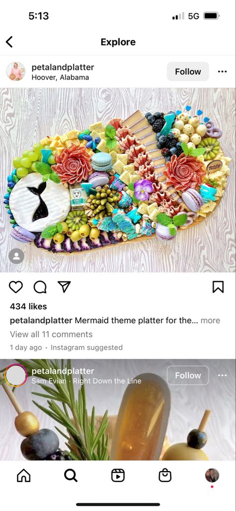 Charcuterie Board Ocean Theme, Charcuterie Board Mermaid, Mermaid Snack Board, Mermaid Party Charcuterie Board, Under The Sea Charcuterie Board, Mermaid Charcuterie Board, Mermaid Party Snacks, Mermaid Themed Food, Mermaid Snacks