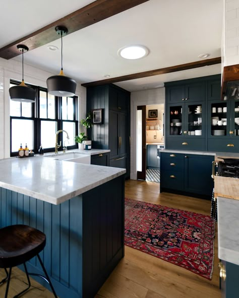 Kitchen Soffit, Moody Kitchen, Green Kitchen Cabinets, Diy Kitchen Renovation, Lounge Ideas, Classic Kitchen, Blue Cabinets, Old Kitchen, Ikea Kitchen