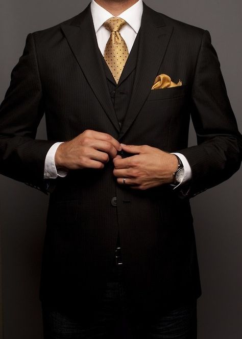 Black Suit + Gold Accents | Fashion: Groomsmen | Pinterest Gentleman Mode, A Man In A Suit, Man In A Suit, Herren Style, Dapper Gentleman, Mens Fashion Blog, Sharp Dressed Man, Well Dressed Men, Men's Suits