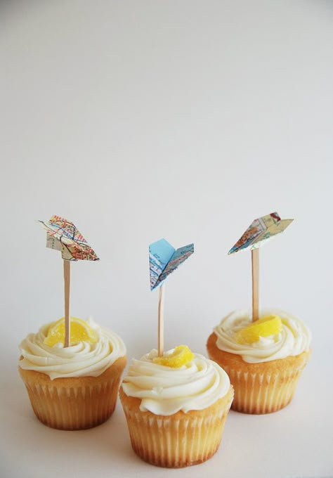 Paper Airplane Party, Airplane Cupcake Toppers, Airplane Cupcakes, Plane Cake, Aviation Party, Planes Birthday Party, Fondant Ideas, Cupcakes Fondant, Planes Birthday