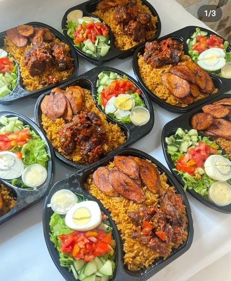 Meat And Salad, Nigerian Soups, African Recipes Nigerian Food, Native Foods, West African Food, Better Than Takeout, Africa Food, African Cooking, Decorações Com Comidas