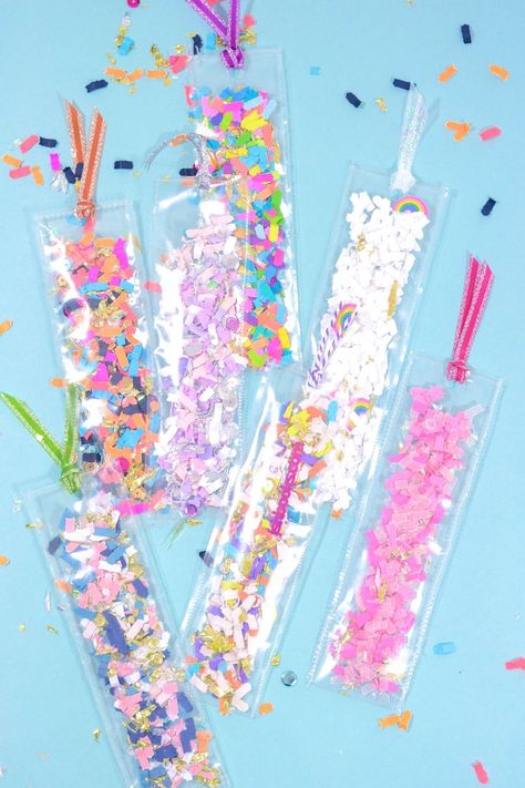 DIY Confetti Shaker Bookmarks by The Confetti Bar #diy #crafts #partyideas #partyfavors Confetti Bookmarks, Make Your Own Confetti, Bookmarks Diy Kids, Crafternoon Ideas, Fuse Tool, Escuela Diy, Confetti Bars, Big School, Plastic Craft