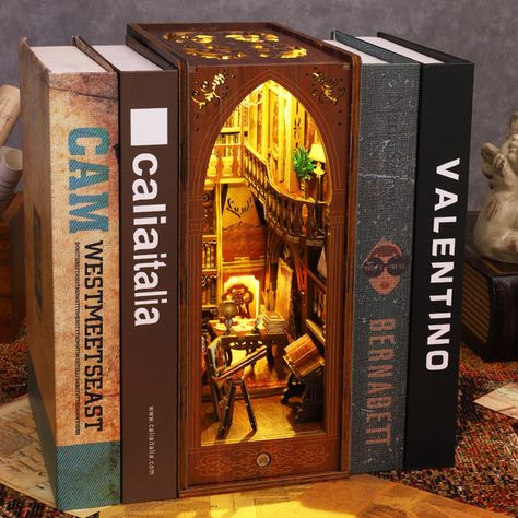 Memory Diy, Diy Book Nook, Book Nook Kit, Decorative Bookends, Book Corners, Wooden Books, Diy 3d, Book Nook, Miniature Books