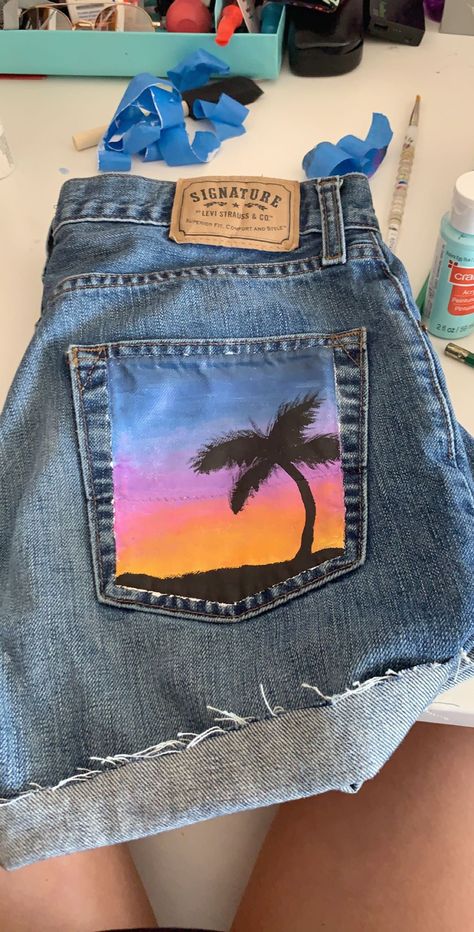 painted sunset on denim shorts jean short painting painted jeans ig: savannah.hixon vsco: savannahreanne  - Jean Shorts - Ideas of Jean Shorts #JeanShorts Short Painting, Shorts Painting, Painted Sunset, Painting Shorts, Painted Shorts, Painted Clothes Diy, Diy Jeans, Denim Art, Diy Shorts