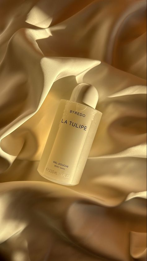 Byredo La Tulipe Shower Gel Shower Gel Photography, Shower Gel Aesthetic, Gel Photography, Photography Simple, Molton Brown, Shower Routine, Photography And Videography, Product Photography, Shower Gel