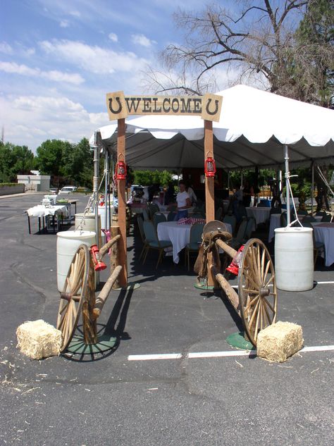 Western Decor Western Theme Party Aesthetic, Western Festival Decor, Country Western Parties, Western Saloon, Sadie Hawkins, Western Dance, Wild West Theme, Country Party, Wild West Party