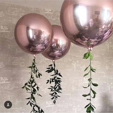 Gold Balloon Decor, Baby Ballons, Foil Backdrop, Quinceñera Ideas, Balloons Rose Gold, Balloon Arch Diy, 1st Birthday Girl Decorations, Quince Decorations, Jumbo Balloons