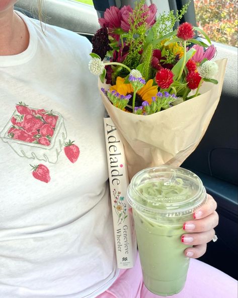 strawberry shirt from abercrombie & matcha & fresh flowers & adelaide Spring Inspo, 사진 촬영 포즈, A Bouquet Of Flowers, Book Flowers, Spring Mood, Flower Therapy, Spring Aesthetic, Spring Vibes, Bouquet Of Flowers