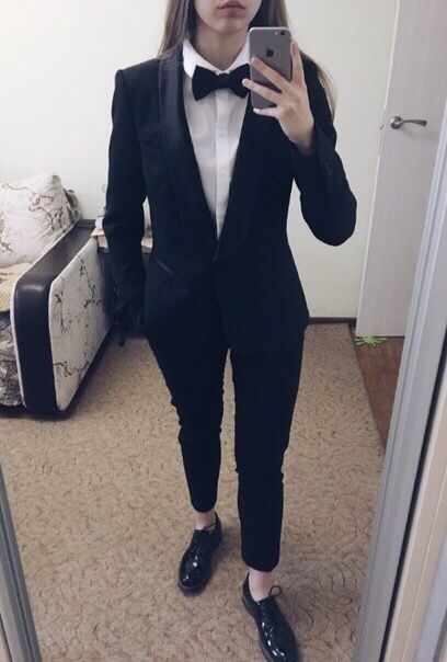 Masc Girls Outfits, Girl Tuxedo, Queer Outfits, Gay Outfits, Workplace Fashion, Lesbian Outfits, Boyish Style, Androgynous Outfits, Women Wearing Ties