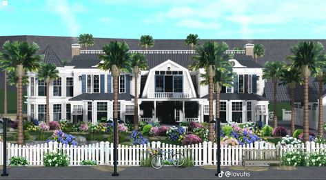 Bloxburg Mansion Ideas, Coastal Bloxburg, Coastal Farmhouse Exterior, Modern Suburban House, Bloxburg Beach House, Mansion Plans, Bloxburg Clothes, Beach House Room, Bloxburg Exterior