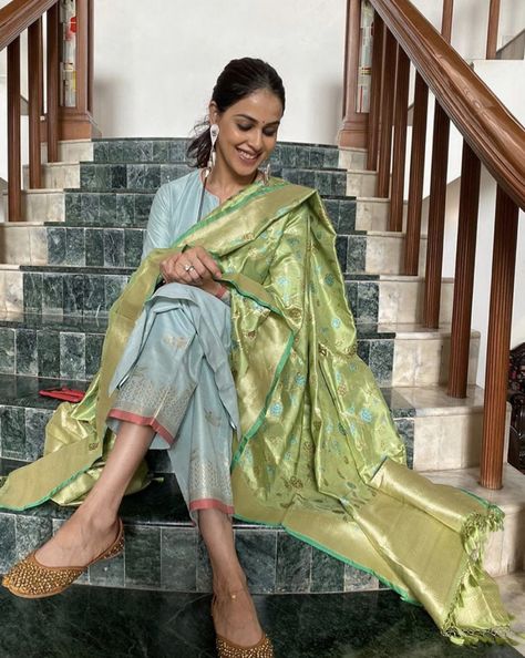 Genelia Deshmukh, Wanderlust Fashion, Indian Designer Suits, Long Kurti Designs, Casual Indian Fashion, Salwar Kamiz, Indian Dresses Traditional, Traditional Indian Outfits, Kurti Designs Party Wear