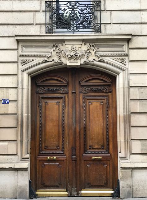 Classic Doors Entrance, Wood Entrance Door, Paris Doors, Sandstone Garden, Entrance Gates Driveway, Parisian Doors, Paris Door, Beautiful Entrance, European Doors