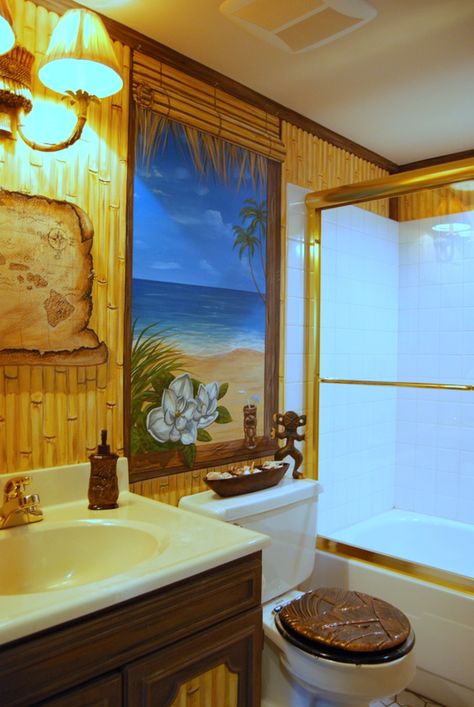 Hawaiian Beach Themed Mural by Tom Taylor of Wow Effects, painted in a bathroom in Crofton, Maryland. Room Beach Decor, Beach Decor Diy, Beach House Bathroom Decor, Beach Theme Bathroom Decor, Beach House Bathroom, Diy Beach Decor, Tropical Bathroom, Beach Theme Bathroom, Beach Bathroom Decor