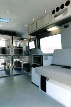 Conversion Example - Mobile Dogs - Sprinter Show Dogs Whelping Room, Rv Dog, Dog Van, Mobile Grooming, Dog Mobile, Dog Boarding Kennels, Pet Grooming Business, Dog Transport, Mobile Pet Grooming