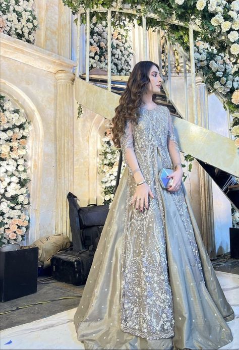 Wedding Dress Pakistani Sisters, Walima Bridesmaid Dresses, Formal Wedding Guest Dress Pakistani, Sham Poetry Urdu, Pakistani Dresses For Engagement, Nikkah Guest Outfit Ideas, Desi Dress Design, Walima Dress For Groom Sister, Walima Guest Outfit