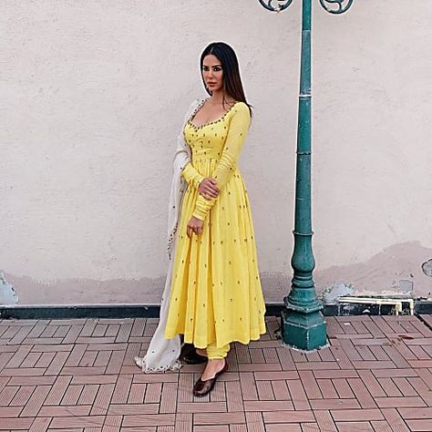 Sonam Bajwa styled the stunning yellow embellished anarkali churidar set with offwhite dupatta, black and gold-toned mojaris, and winged eyeliner. Sonam Bajwa Outfits, Lehenga From Saree, Sonam Bajwa Suits, Ethnic Poses, Haldi Dress Ideas, Astha Narang, Suits For Women Indian, Yellow Anarkali, Sonam Bajwa