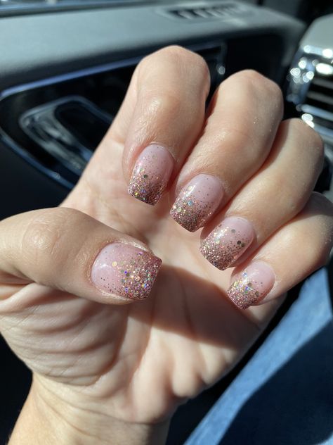 Pink And Gold Dip Nails, Short Nail Designs Dip Powder, New Years Nails Dip Powder, Anc Nail Ideas, Sparkly Dip Nails, French Tip Dip Powder Nails, Nails Powder Dip, Ombre Dip Powder Nails, Dip Powder Nails Ideas