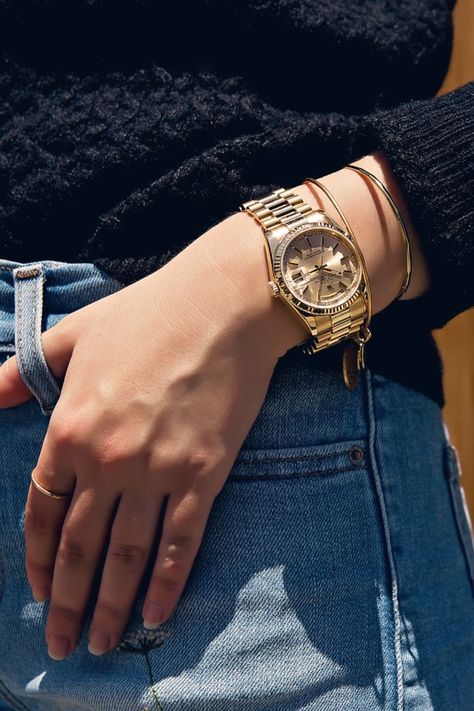 Best Womens Watches, Women Watch Photography, Gold Watch Outfits Women, Women Luxury Watch, Luxury Watch Photography, Woman Watches Luxury, Watch Gold Women's, Rolex Watches Women Gold, Watches Women 2023