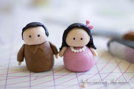 Easy instructions for making fondant people cake toppers. Fondant People Tutorial, Walking Cake, Cute Cake Toppers, Purim Ideas, Brown Food Coloring, Fondant People, Black Food Coloring, Making Fondant, Family Cake