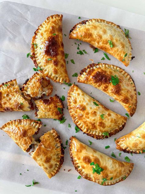 Crispy & Cheesy Veggie Empanadas Healthy Empanadas Clean Eating, Veg Empanadas Recipe, Vegetarian Empanadas Recipe, Veggie Empanadas, Empanada Discs, Vegetarian Empanadas, Quick Appetizer, Red Enchilada Sauce, Quick Appetizers