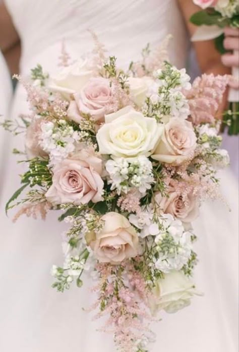 Summer Wedding Flowers Bouquets, Pink Wedding Aesthetic, Blush Pink Bridal Bouquet, Bride Bouquet Pink, Rose Wedding Colors, Carnation Bridal Bouquet, Pink Wedding Florals, Angelic Wedding, Dominican Wedding