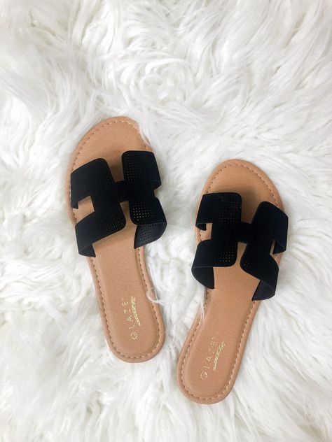 Girly Sandals, Summer Flat Sandals, Black Flat Sandals, Trendy Slippers, Fancy Sandals, Pretty Sandals, Trendy Shoes Sneakers, Fashion Shoes Sandals, Shoes Heels Classy