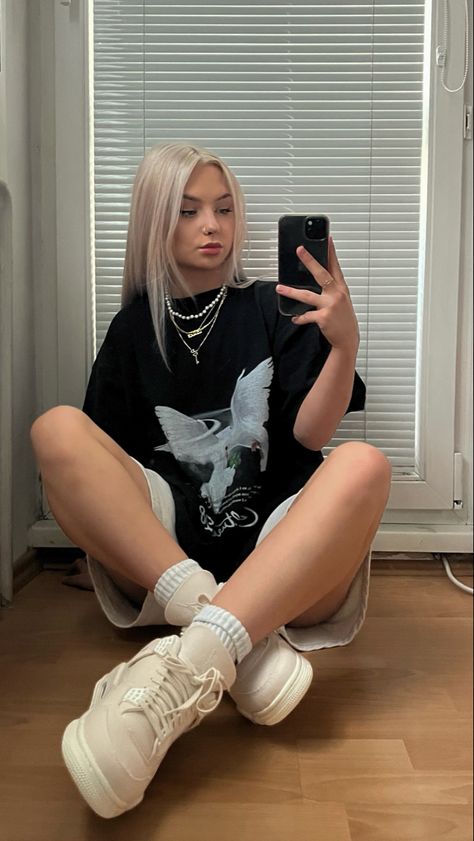 mirror selfie outfit picture with jordan 4 canvas Jordan 4 Canvas, Mirror Selfie Outfit, Looks Country, Outfit Mujer, Tomboy Style Outfits, Lazy Outfits, Tomboy Fashion, Really Cute Outfits, Outfit Goals