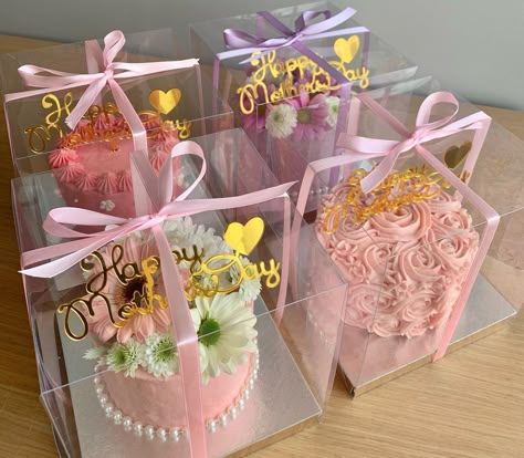 Mothers Day Cakes Ideas, Mothers Day Pastries, Mother’s Day Desserts Ideas, Mothers Day Bakery Ideas, Mother’s Day Baked Goods, Mothers Day Cake Box Ideas, Mothers Day Mini Cakes Ideas, Mother’s Day Baking, Mothers Day Cake Designs Simple