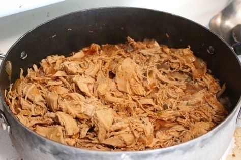 Restaurant Style Mexican Shredded Chicken | The Ramblings of an Aspiring Small Town Girl Shredded Mexican Chicken, Pork Steak Recipe, Chicken Nachos Recipe, Mexican Shredded Chicken, Shredded Chicken Tacos, Mexican Chicken Recipes, Chicken Taco Recipes, Healthy Vegetable Recipes, Shredded Chicken Recipes