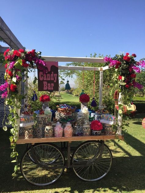 Forget The Buffet System: Have These Live Counter Stations That Your Guests Will Love! Candy Bar At Wedding, Bar At Wedding, Candy Station Wedding, Indian Wedding Food, Live Counter, Wedding Food Stations, Mehendi Decor Ideas, Mehendi Decor, Indian Wedding Favors