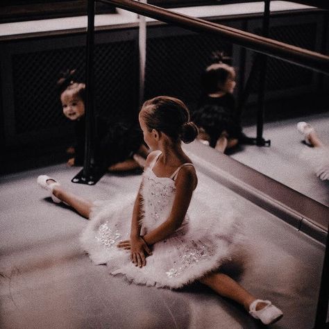 Baby Ballet, Ballet Kids, Dancing Aesthetic, Ballet Photography, Ballet Class, Future Mom, Baby Videos, Ballet Girls