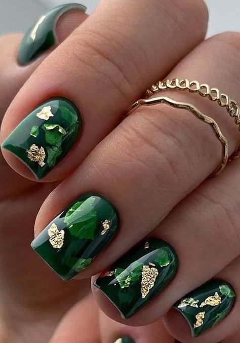 Green Autumn Nails, Green Fall Nails, Emerald Green Nails, Hand Nails, Ideas Uñas, Emerald Nails, March Nails, Green Autumn, Green Nail Art