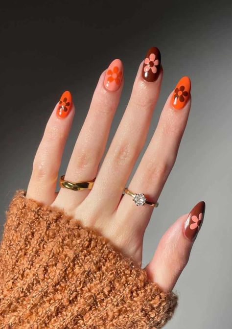 Nail Inspo September 2024, Cute Nails For Autumn, Nail Salon Acrylic Nails, 2 Color Fall Nails, Pink September Nails, Fall Transitional Nails, Fall Nails Aesthetic Short, Orange Inspired Nails, Fall Painted Nails