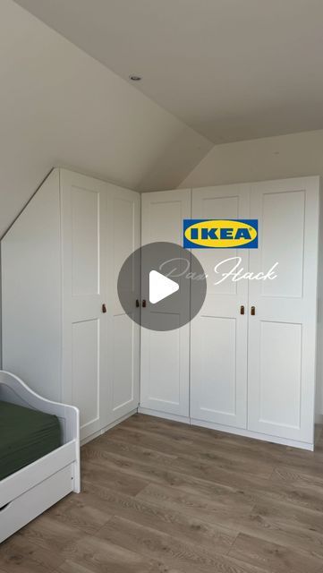 𝐊 𝐈 𝐁 𝐀 𝐑 on Instagram: "Faire de la gamme Pax d’Ikea, un dressing sur mesure c’est possible. 

Le challenge dans cette chambre c’était l’aménagement sous mansarde. Et la solution que nous avons trouvé était de scier les planches latéral. 

J’ai retiré la commode qui n’était plus très fonctionnel pour agrandir le dressing. 
.
.
.
.
.
#ikea #ikeahack #ikeahacks #ikeapax #ikeavariera #ikeapaxhack #tips #organisation
#homeorganisation #diy #diyhomedecor" Ikea Pax Angled Ceiling, Ikea Pax Slanted Ceiling, Ikea Pax Angle, Ikea Pax Hack Sloped Ceiling, Pax 75 Cm Ikea Door Hack, Dressing Kallax Ikea, Dressing Ikea Hack, Kleppstad Ikea Hack, Pax Organisation