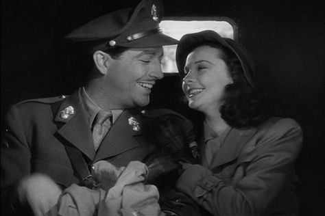 Vivien Leigh Waterloo Bridge, Waterloo Bridge 1940, Poem Wallpaper, French Girly, 1940s Movies, Waterloo Bridge, Theatrical Romantic, Robert Taylor, Classic Film Stars